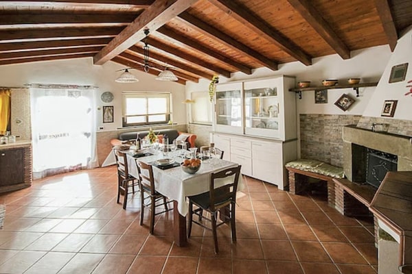 Foto van Vakantiehuis op Sicilië met zwembad en Etna - Vakantiehuis in Francavilla di Sicilia - DiningRoom