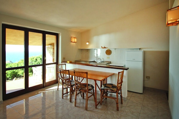 Foto van Vakantiehuis Costa Paradiso met Uitzicht - Vakantiehuis in Trinità d'Agultu e Vignola (OT) - Kitchen