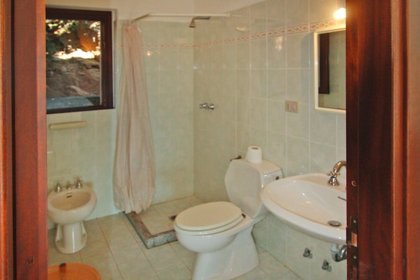 Foto van Vakantiehuis Costa Paradiso met Uitzicht - Vakantiehuis in Trinità d'Agultu e Vignola (OT) - BathRoom