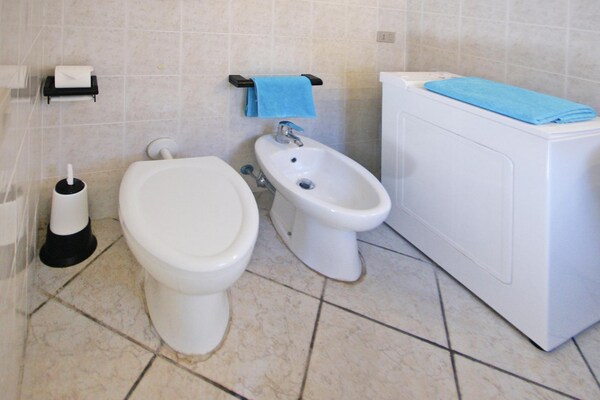 Foto van Vakantiehuis Costa Paradiso met Uitzicht - Vakantiehuis in Trinità d'Agultu e Vignola (OT) - BathRoom