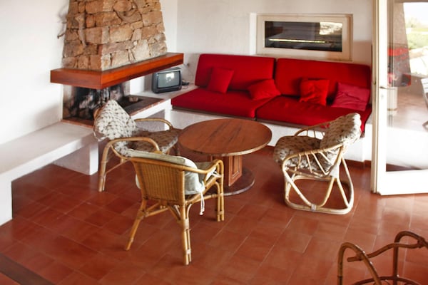 Foto van Vakantiehuis Costa Paradiso met Uitzicht - Vakantiehuis in Trinità d'Agultu e Vignola (OT) - LivingRoom