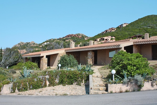 Foto van Vakantiehuis Costa Paradiso met Uitzicht - Vakantiehuis in Trinità d'Agultu e Vignola (OT) - ExteriorSummer