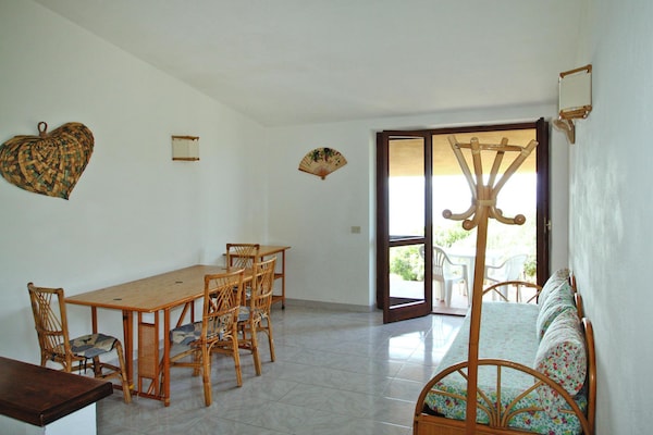 Foto van Vakantiehuis Costa Paradiso met Uitzicht - Vakantiehuis in Trinità d'Agultu e Vignola (OT) - LivingRoom
