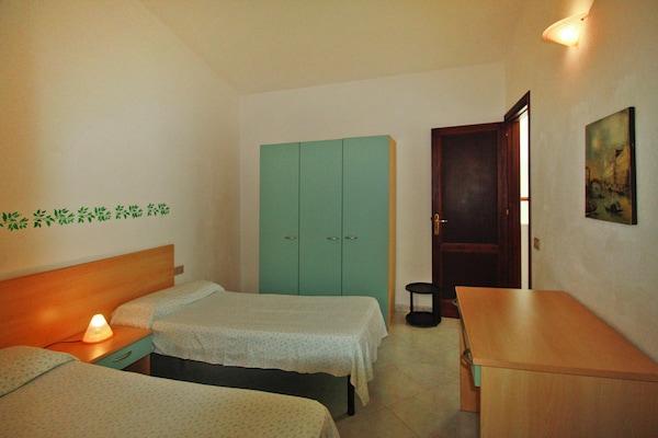 Foto van Vakantiehuis Costa Paradiso met Uitzicht - Vakantiehuis in Trinità d'Agultu e Vignola (OT) - BedRoom