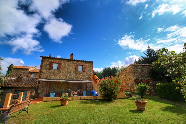 Foto van Schilderachtige Toscaanse boerderij - Vakantiehuis in Castiglione D'orcia - ExteriorSummer
