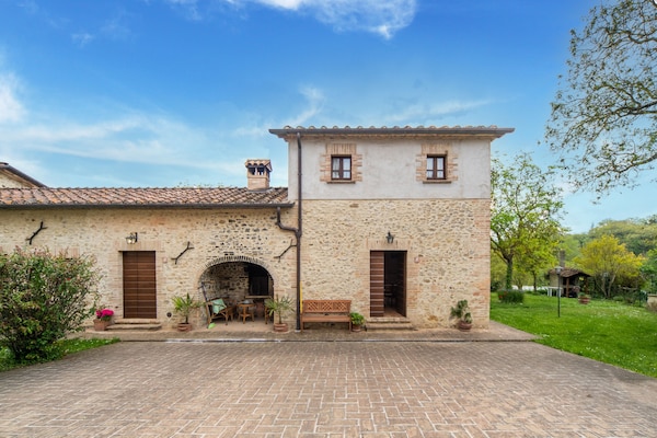 Foto van Huisdiervriendelijke boerderij - Vakantiehuis in Città di Castello - ExteriorSummer