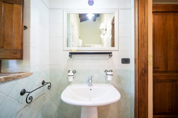 Foto van Boerderij in Città di Castello met zwembad - Vakantiehuis in Città di Castello - BathRoom