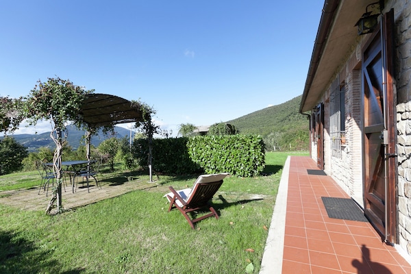 Foto van Boerderij in Casperia met zwembad & uitzicht - Vakantiehuis in Casperia - ExteriorSummer