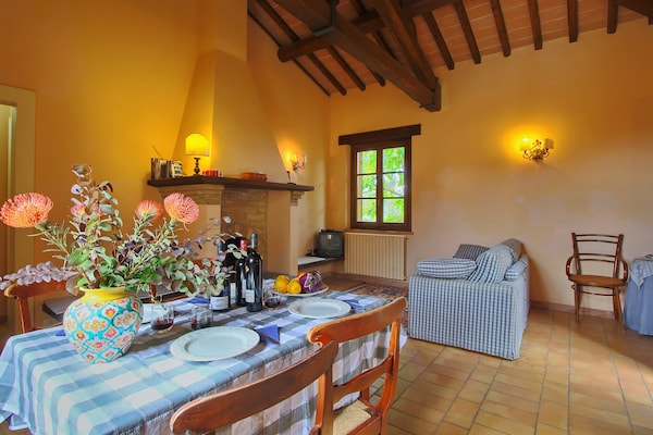Foto van Boerderij in Todi met zwembad en theater - Vakantiehuis in Todi - DiningRoom