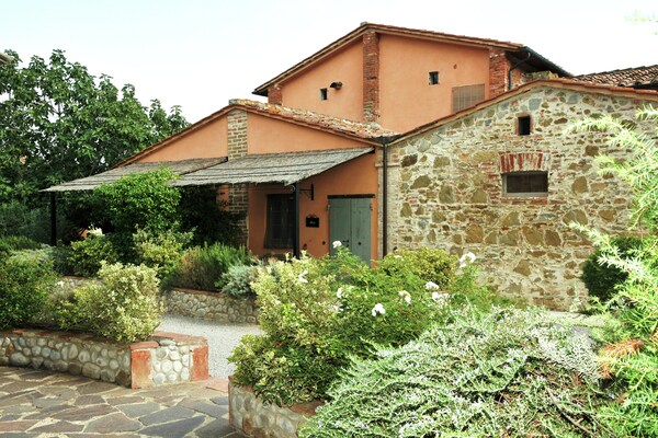 Foto van Appartement bij Trasimeno-meer met Zwembad - Vakantiehuis in Castiglione del Lago - ExteriorSummer