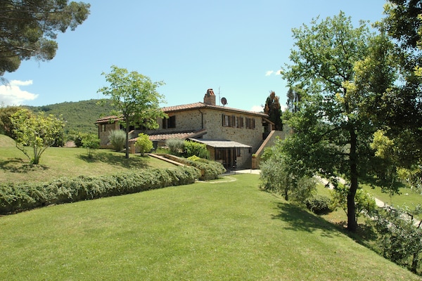 Foto van Schilderachtige boerderij met zwembad - Vakantiehuis in Città Della Pieve - ExteriorSummer
