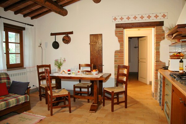 Foto van Schilderachtige boerderij met zwembad - Vakantiehuis in Città Della Pieve - DiningRoom