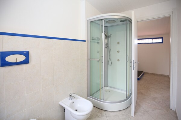 Foto van Vakantiehuis met zeezicht en groot terras - Vakantiehuis in Castelsardo SS - BathRoom