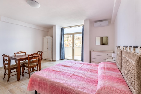 Foto van Appartement met vista mare en terrazza - Vakantiehuis in Castelsardo - LivingRoom