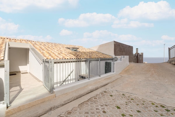 Foto van Appartement met vista mare en terrazza - Vakantiehuis in Castelsardo - ExteriorSummer