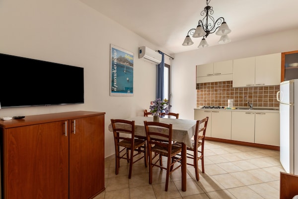 Foto van 150 meter van de zee, 2 zwembaden - Vakantiehuis in Valledoria - DiningRoom