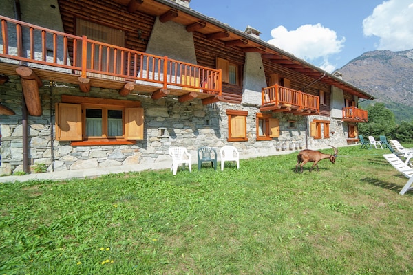 Foto van Appartement in Antey-Saint-André bij Skigebied - Vakantiehuis in Antey-Saint-Andrè - ExteriorSummer