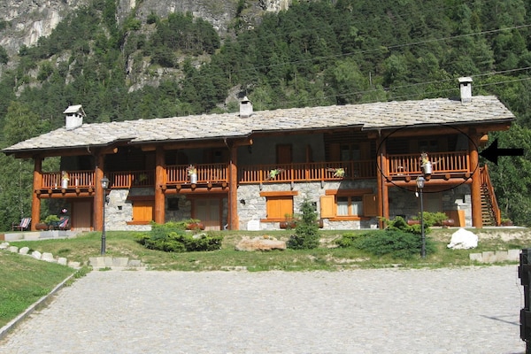 Foto van Appartement in Antey-Saint-André bij Skigebied - Vakantiehuis in Antey-Saint-Andrè - ExteriorSummer