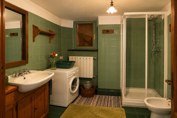 Foto van Berghut voor 4 personen nabij het Lago Maggiore - Vakantiehuis in Due Cossani - BathRoom