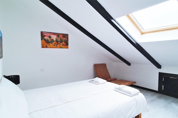 Foto van Vakantiehuis bij Lago Maggiore met Bergzicht - Vakantiehuis in Roggiano Valtravaglia - BedRoom