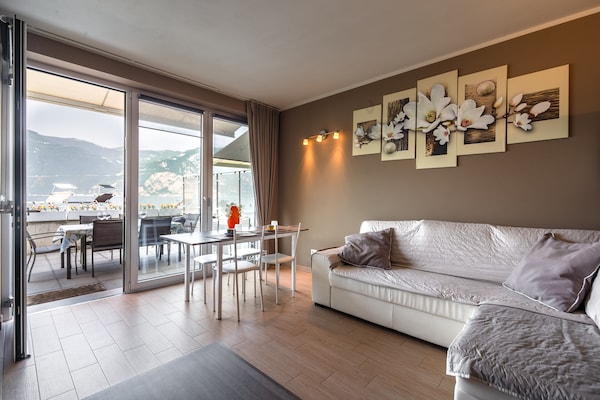 Foto van Retreat aan het meer met tuin - Vakantiehuis in Marone - LivingRoom