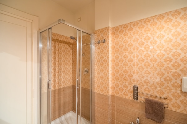 Foto van Retreat aan het meer met tuin - Vakantiehuis in Marone - BathRoom