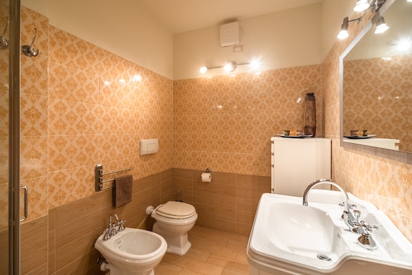 Foto van Retreat aan het meer met tuin - Vakantiehuis in Marone - BathRoom