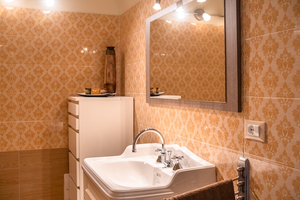 Foto van Retreat aan het meer met tuin - Vakantiehuis in Marone - BathRoom