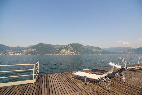 Foto van Retreat aan het meer met tuin - Vakantiehuis in Marone - TerraceBalcony