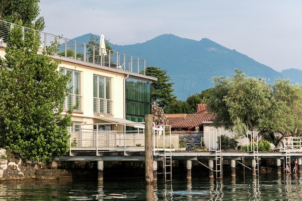 Foto van Retreat aan het meer met tuin - Vakantiehuis in Marone - ExteriorSummer