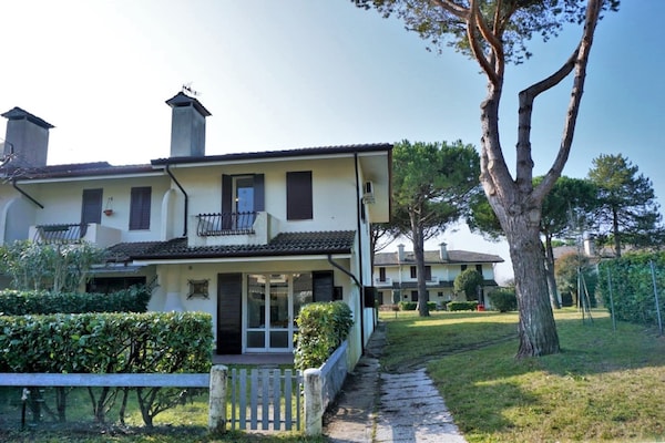 Foto van Villa in Caorle bij Spiaggia Tartaruga - Vakantiehuis in Porto Santa Margherita (VE) - ExteriorSummer