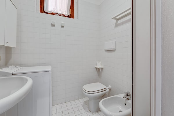 Foto van Retraite aan de Via Toscanini
 - Vakantiehuis in Lazise - BathRoom