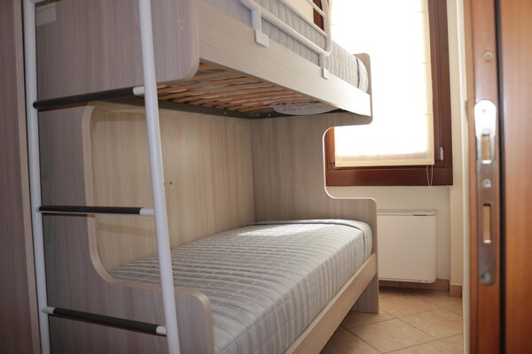 Foto van Balkon, uitzicht op het meer, op loopafstand van het centrum van Lazise - BedRoom