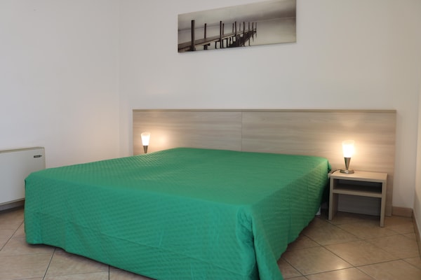 Foto van Balkon, uitzicht op het meer, op loopafstand van het centrum van Lazise - BedRoom