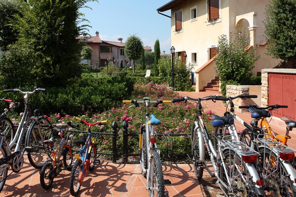 Foto van Appartement bij Gardameer met zwembad - Vakantiehuis in Peschiera del Garda - ParkFacilities