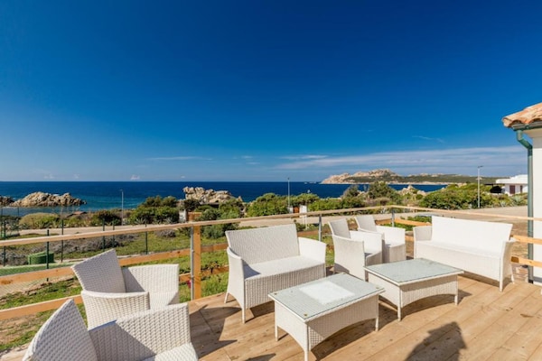 Foto van Appartement met zeezicht en een dakterras - Vakantiehuis in Santa Teresa Gallura - TerraceBalcony