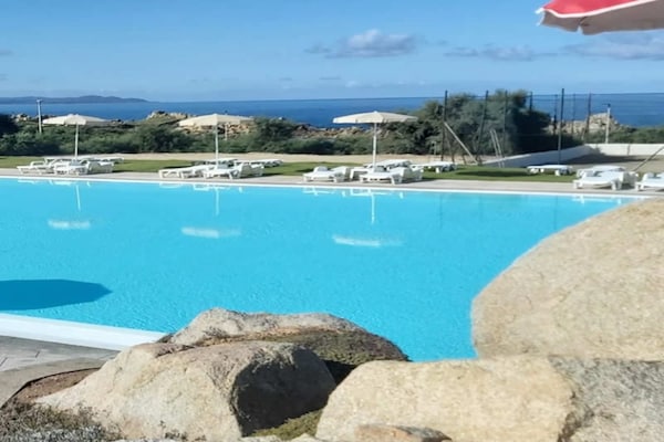 Foto van Appartement met zeezicht en een dakterras - Vakantiehuis in Santa Teresa Gallura - PoolOfHouse