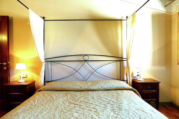 Foto van Vakantiehuis in Montecarelli met Zwembad - Vakantiehuis in Montecarelli - BedRoom