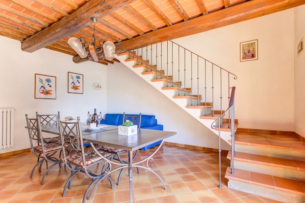 Foto van Huisdiervriendelijke ruimte met zwembad - Vakantiehuis in Gambassi Terme (FI) - DiningRoom