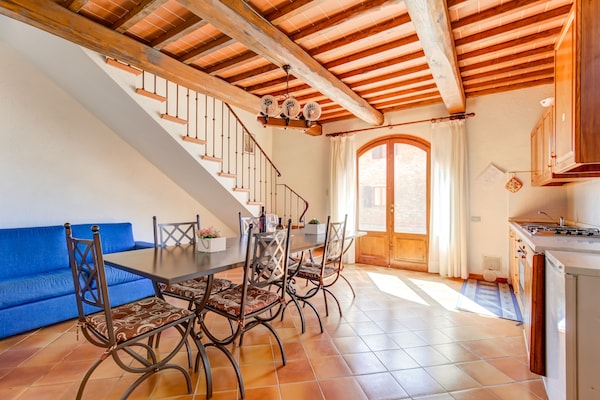 Foto van Huisdiervriendelijke ruimte met zwembad - Vakantiehuis in Gambassi Terme (FI) - DiningRoom