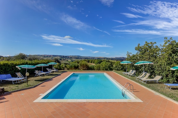 Foto van Huisdiervriendelijke ruimte met zwembad - Vakantiehuis in Gambassi Terme (FI) - PoolOfHouse