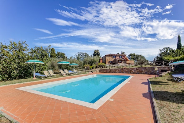 Foto van Huisdiervriendelijke ruimte met zwembad - Vakantiehuis in Gambassi Terme (FI) - PoolOfHouse