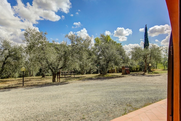 Foto van Huisdiervriendelijke ruimte met zwembad - Vakantiehuis in Gambassi Terme (FI) - ViewSummer