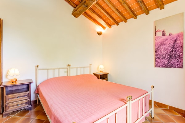 Foto van Huisdiervriendelijke ruimte met zwembad - Vakantiehuis in Gambassi Terme (FI) - BedRoom