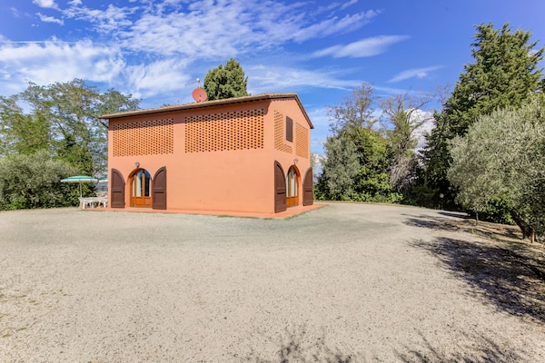 Foto van Huisdiervriendelijke ruimte met zwembad - Vakantiehuis in Gambassi Terme (FI) - ExteriorSummer