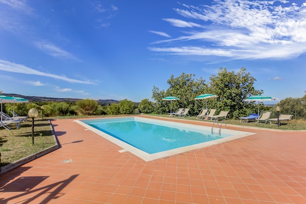 Foto van Huisdiervriendelijke ruimte met zwembad - Vakantiehuis in Gambassi Terme (FI) - PoolOfHouse