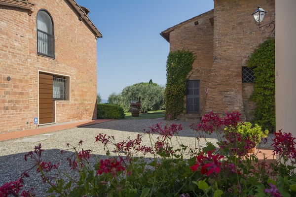 Foto van Rustige retraite te midden van Toscane - Vakantiehuis in Castelfiorentino (FI) - ExteriorSummer
