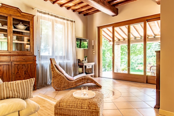 Foto van Vakantiehuis in Toscane met Zwembad & Olijfbomen - Vakantiehuis in Montecatini Terme - LivingRoom