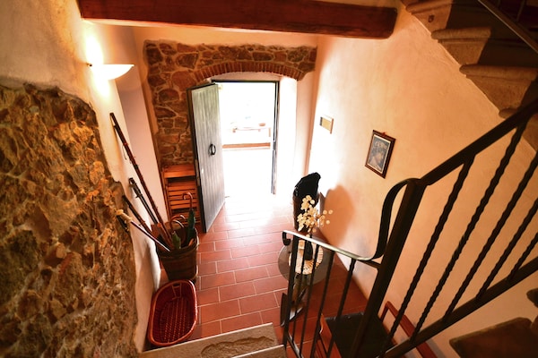 Foto van Cottage in Pescia met zwembad en tuin - Vakantiehuis in San Quirico - Pescia - Landing