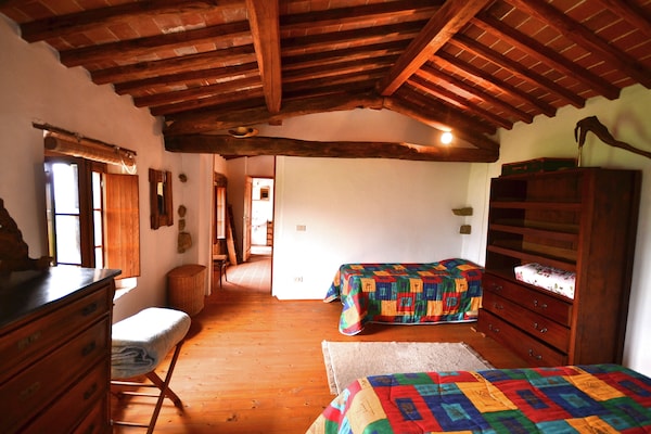 Foto van Cottage in Pescia met zwembad en tuin - Vakantiehuis in San Quirico - Pescia - BedRoom